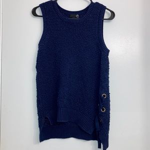 Navy blue sleeveless knitted top